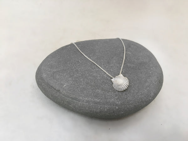 Tiny Scallop Necklace