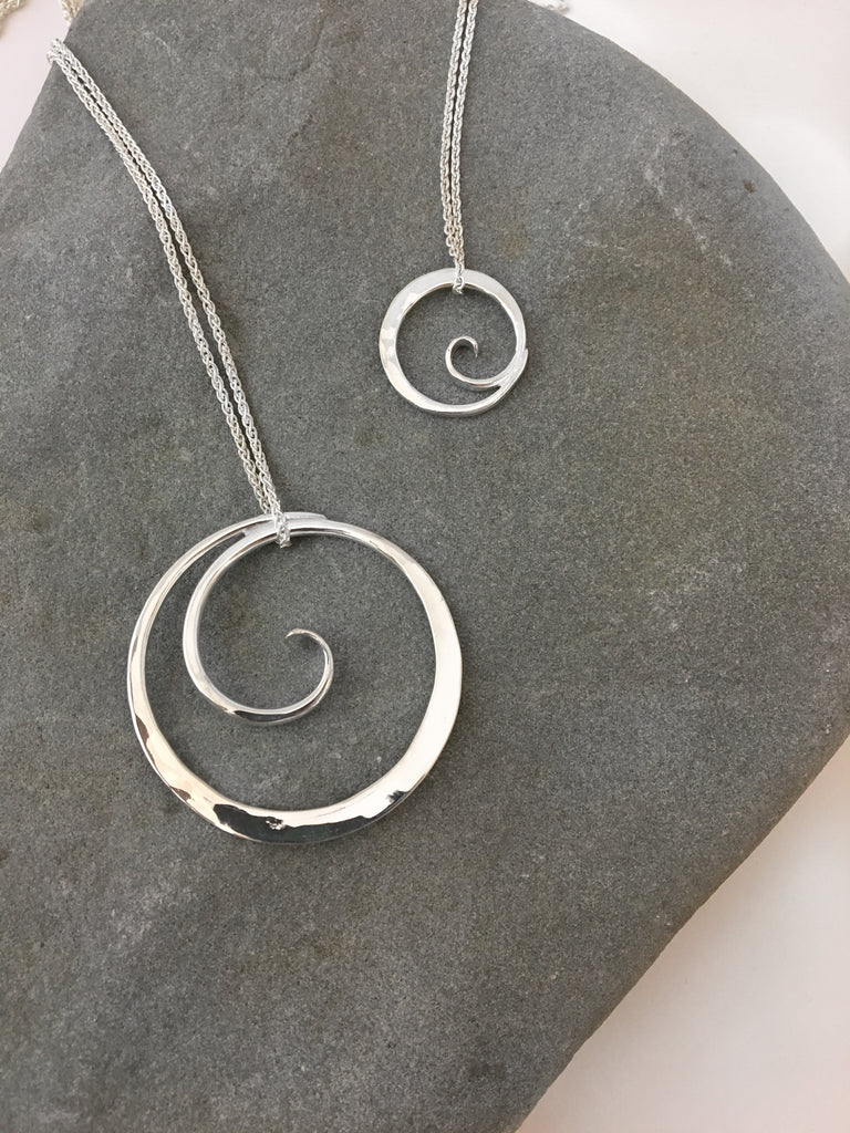 Statement Floating Wave