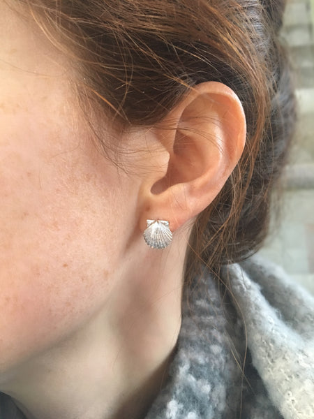Tiny Scallop Stud Earrings